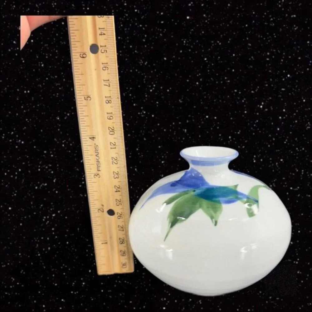Hand Made Art‎ Pottery Vase Artist Signed Stoneware Blue Flowers Round Bottom
